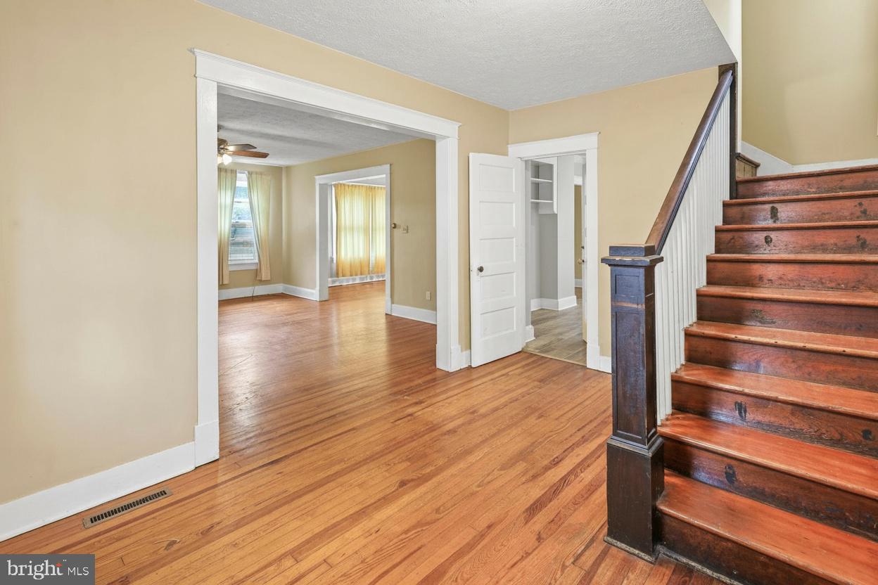 317 S Kent St Property Photo 5