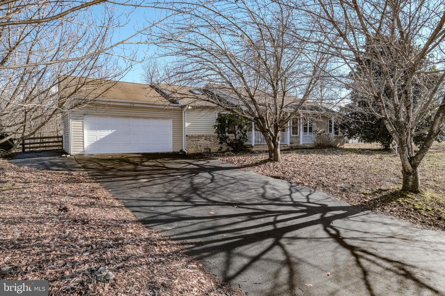 716 Rollason Dr Property Photo