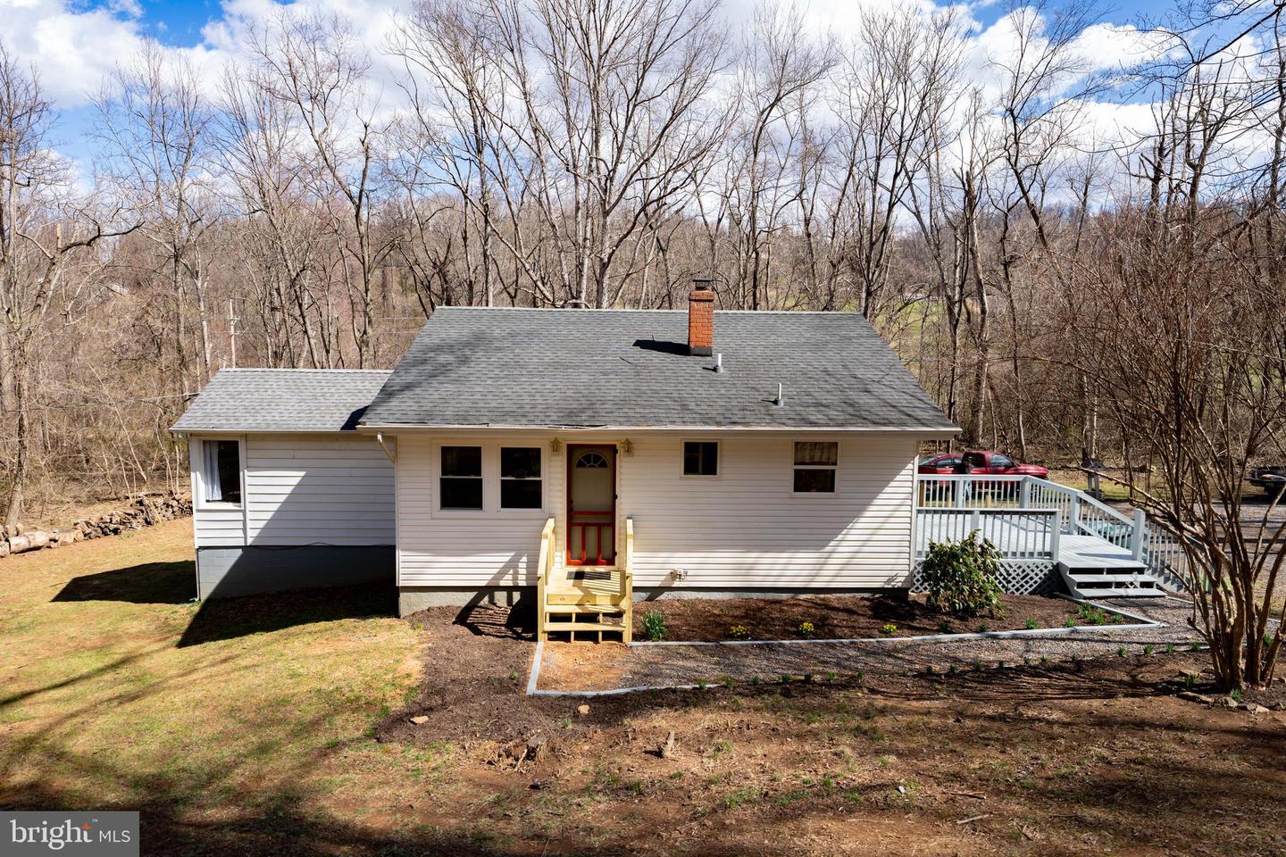 673 Creek Rd Property Photo