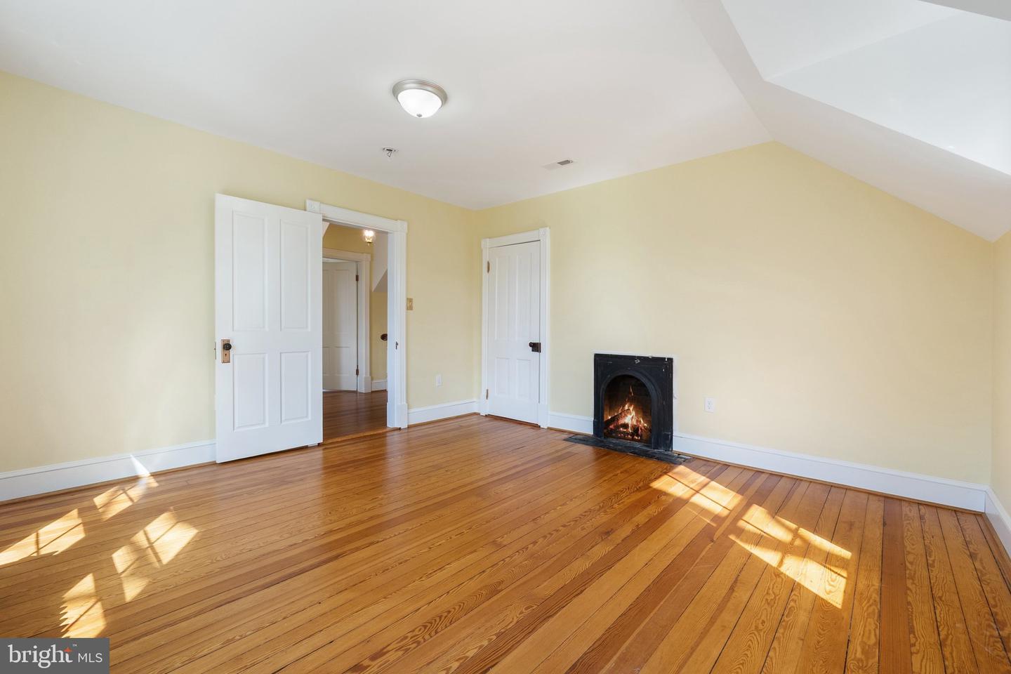 1521 N Royal Ave Property Photo 84