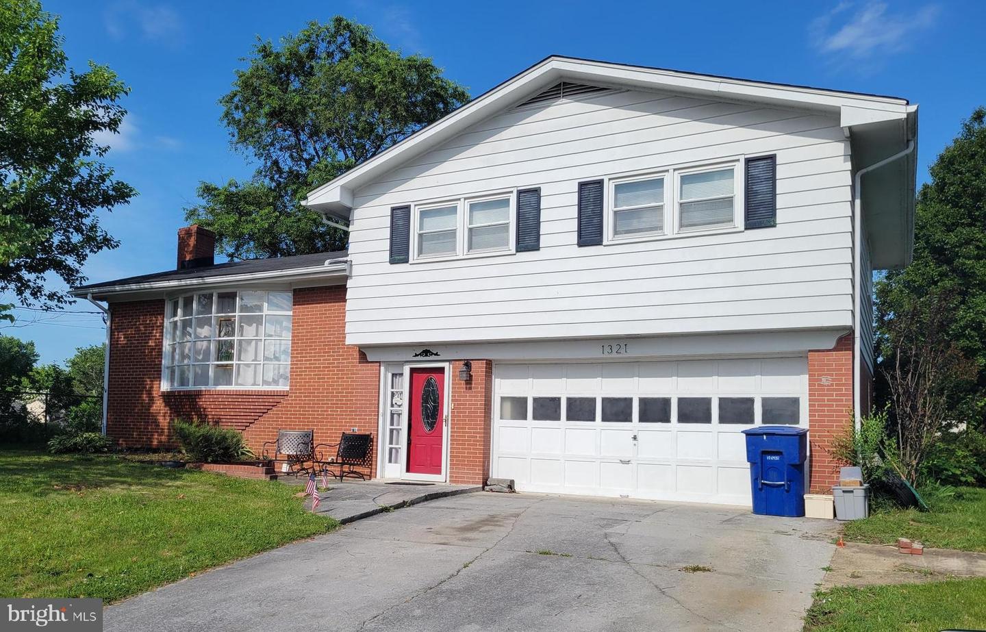 1321 Woodside Ave Property Photo 1