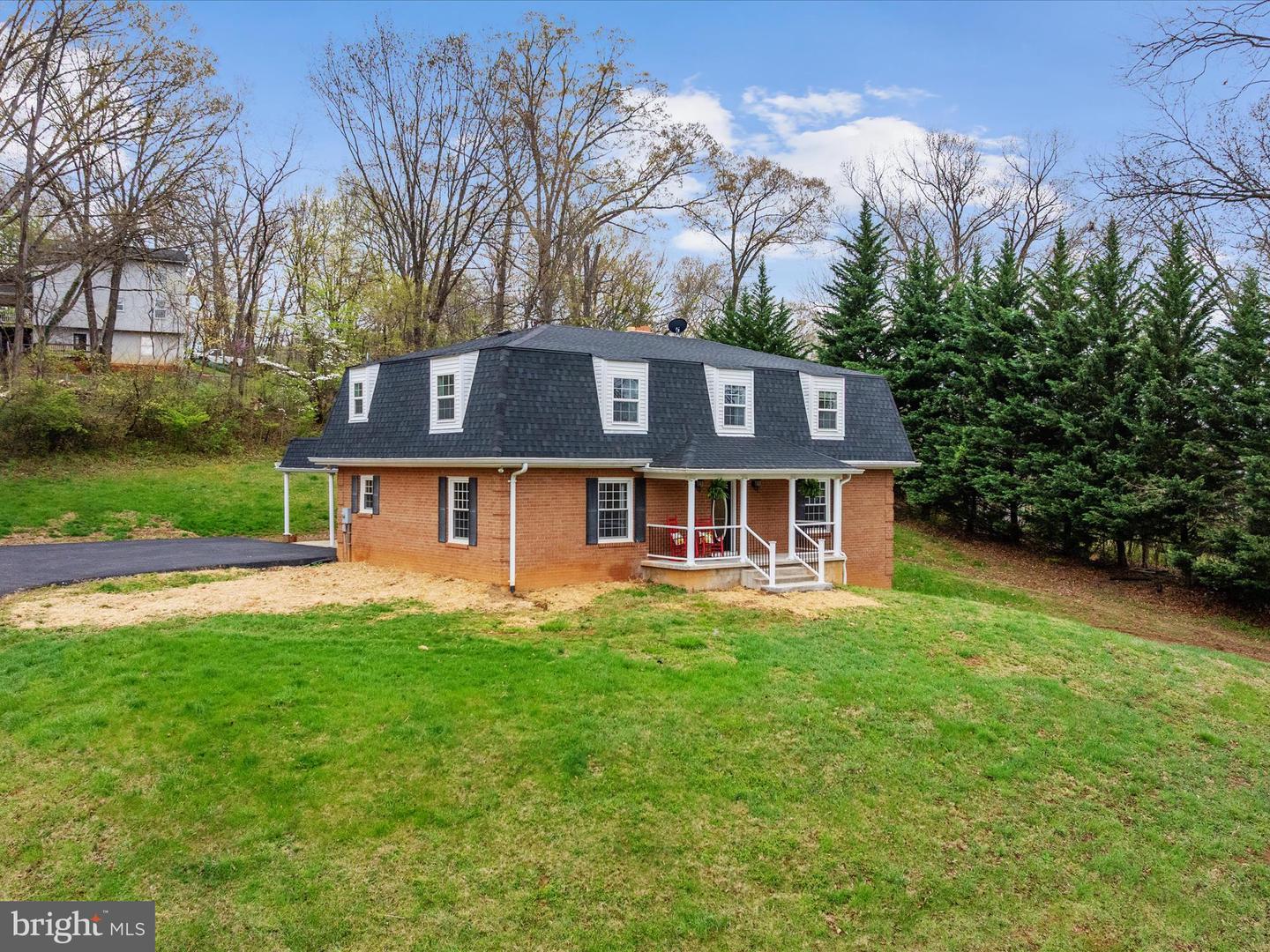 420 Luray Ave Property Photo 7