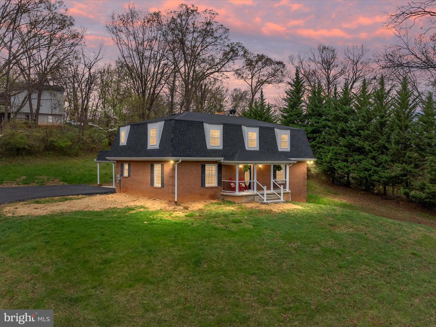 420 Luray Ave Property Photo 8