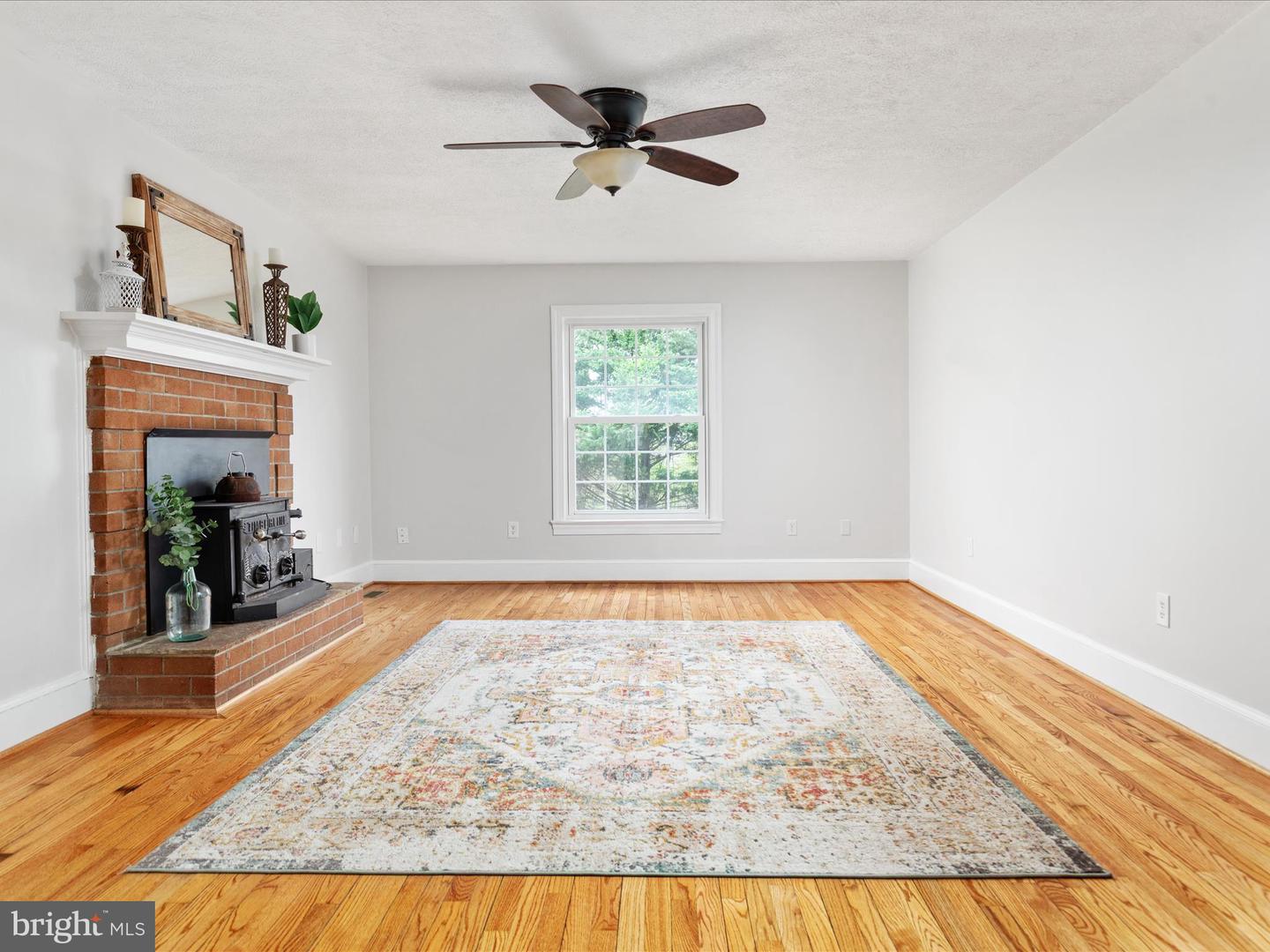 420 Luray Ave Property Photo 17