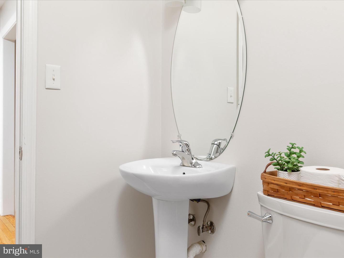 420 Luray Ave Property Photo 29