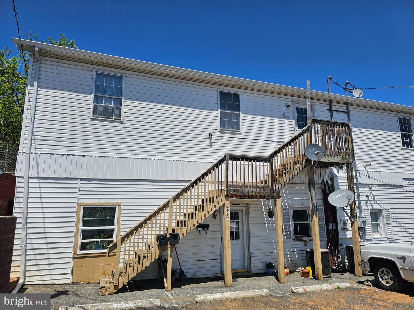 1202 N Royal Ave #d Property Photo