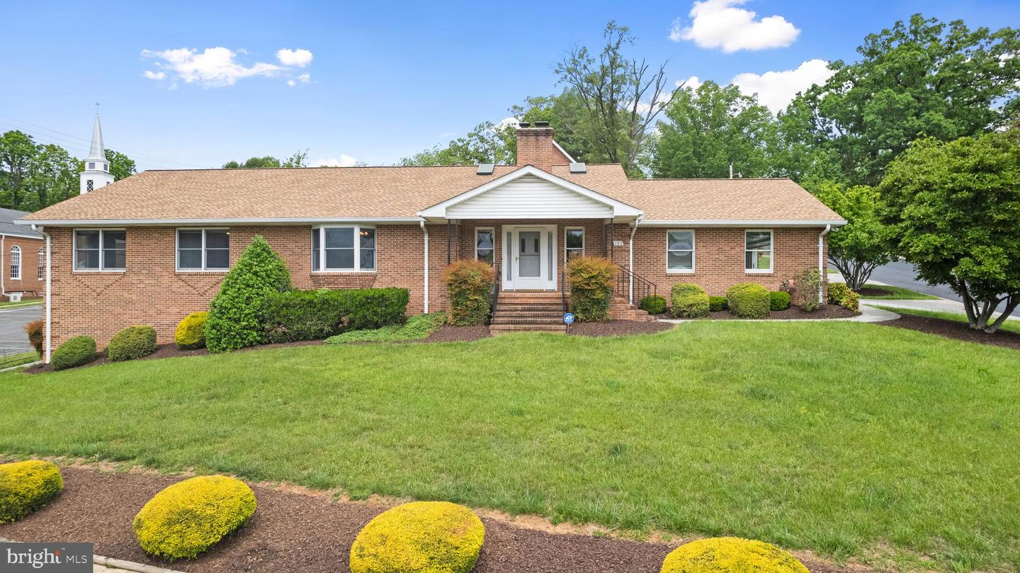 105 Luray Ave Property Photo