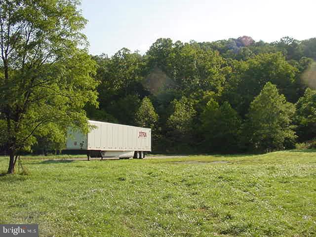 1743 & 1759 Dismal Hollow Rd Property Photo 6