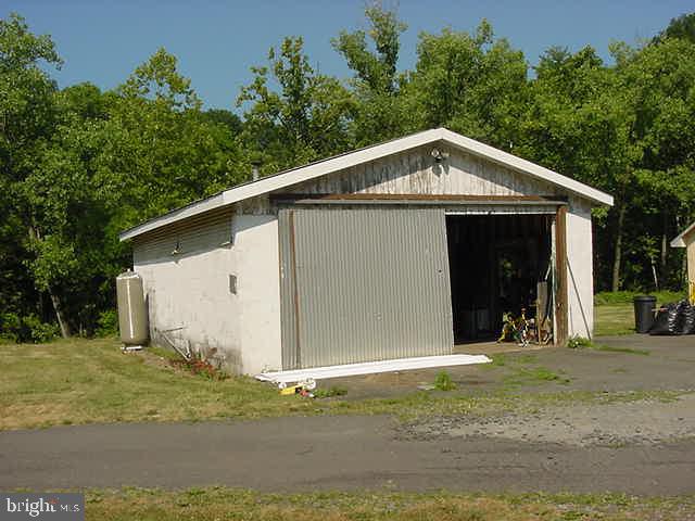 1743 & 1759 Dismal Hollow Rd Property Photo 9