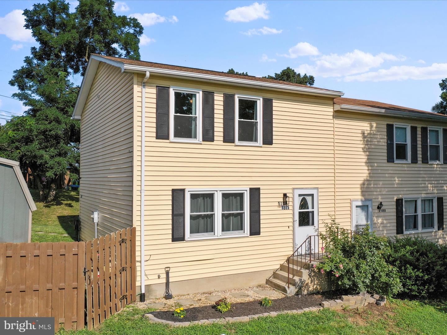 1225 MASSANUTTEN AVE Property Photo 1