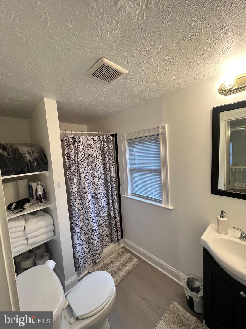 604 & 602 Radham St Property Photo 17