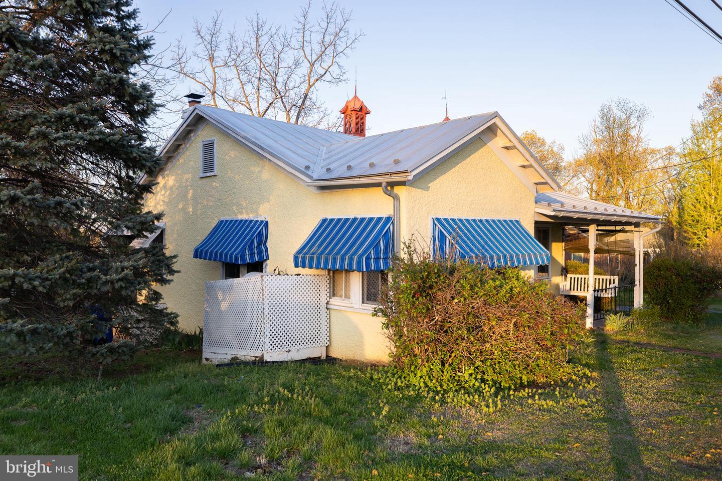 311 Grand Ave Property Photo 4