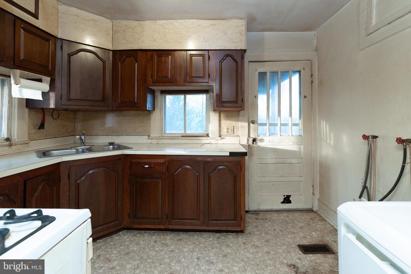 311 Grand Ave Property Photo 19