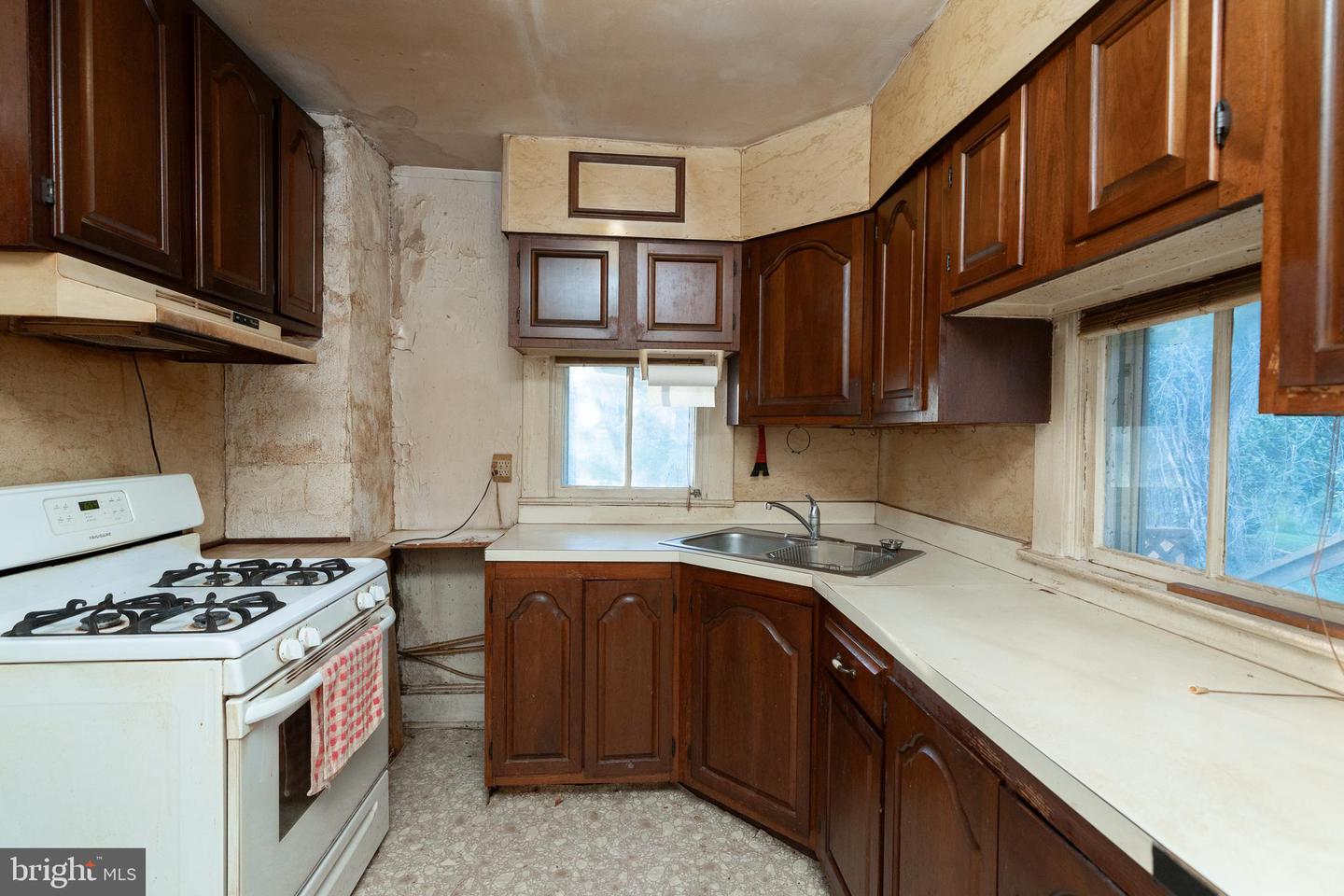 311 Grand Ave Property Photo 20