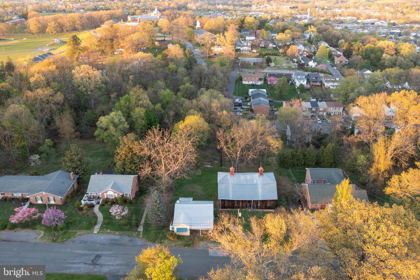 311 Grand Ave Property Photo 40