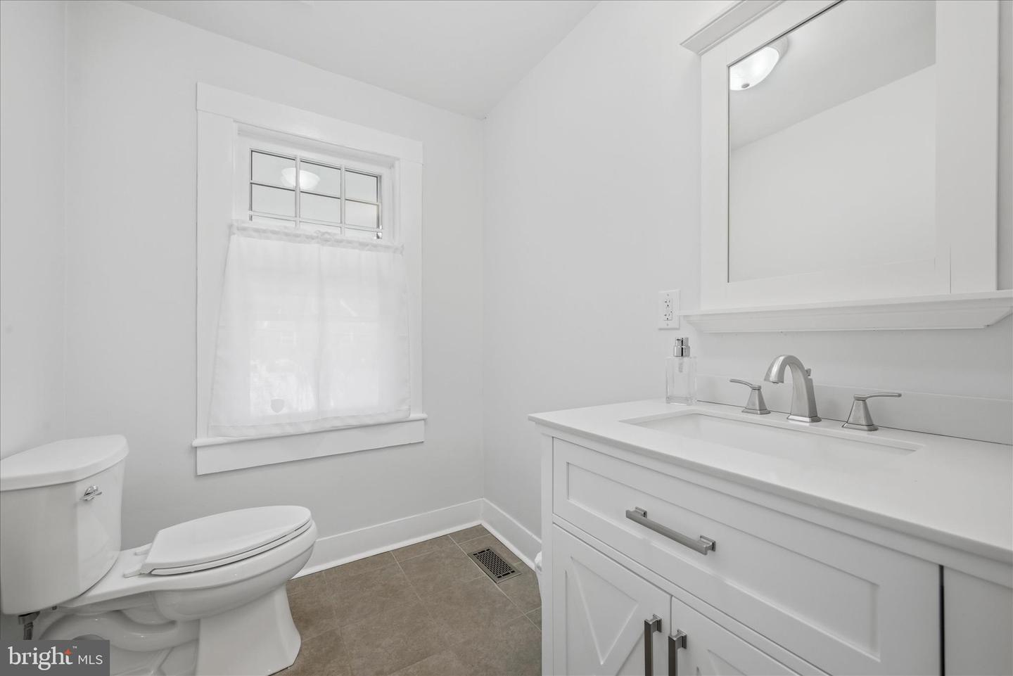502 N Royal Ave Property Photo 14