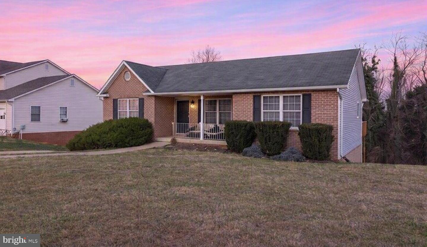 1076 STUART DR Property Photo 1