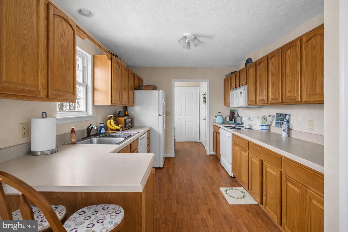 1076 Stuart Dr Property Photo 8