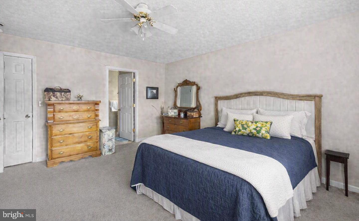 1076 Stuart Dr Property Photo 9