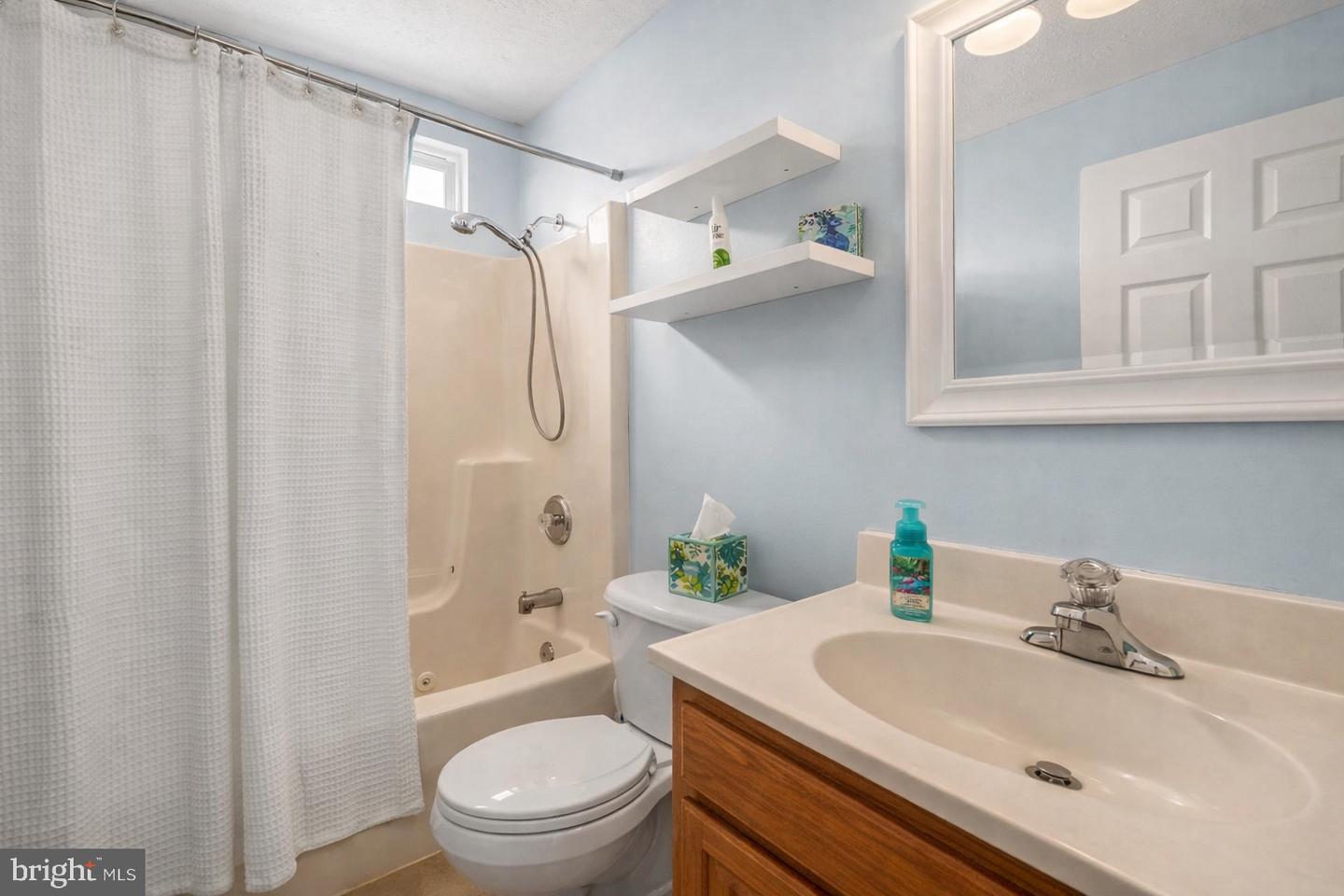 1076 Stuart Dr Property Photo 16