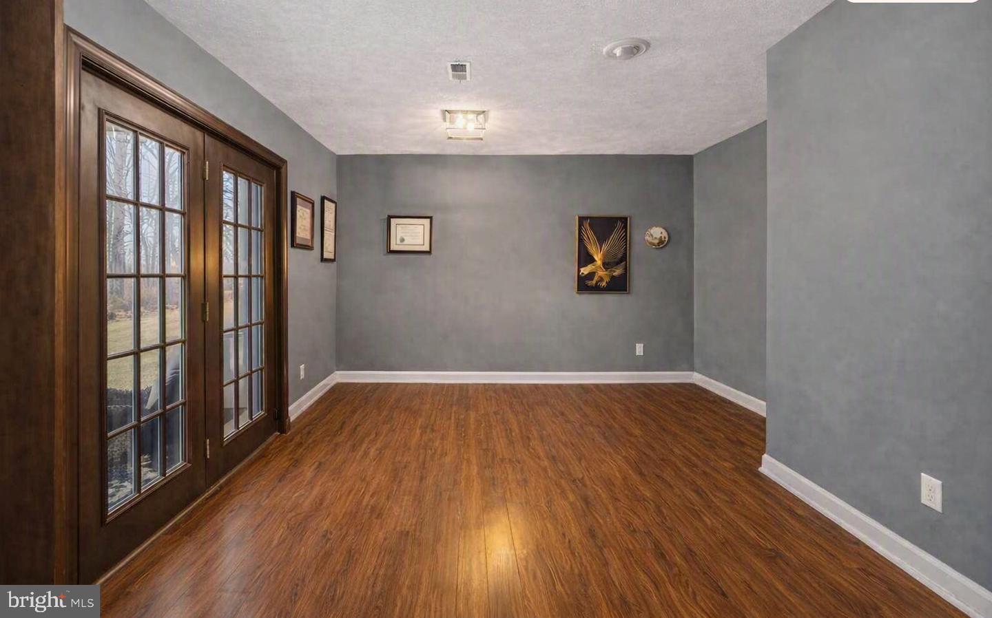 1076 Stuart Dr Property Photo 17