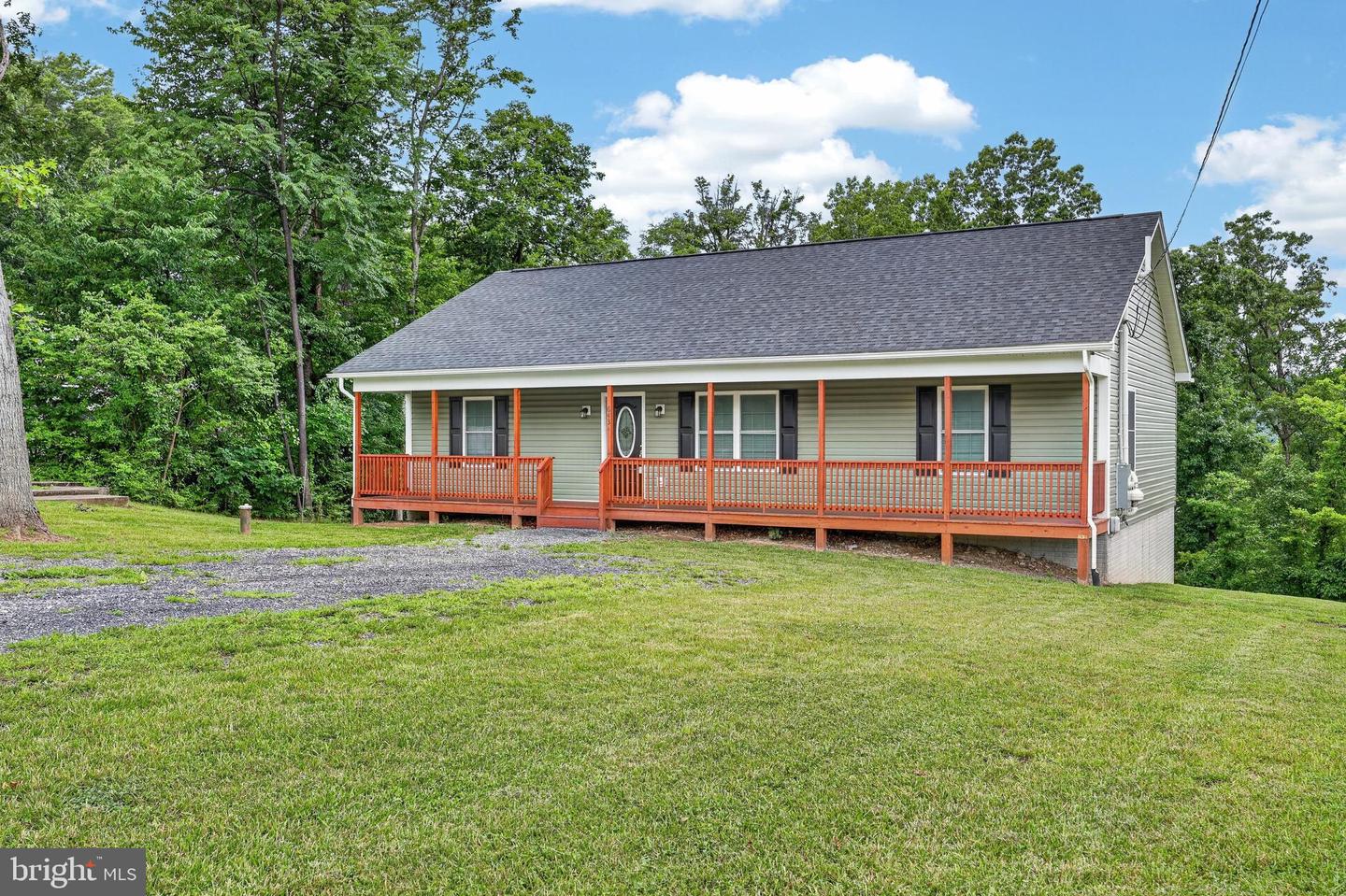 643 Pine Ridge Dr Property Photo 2