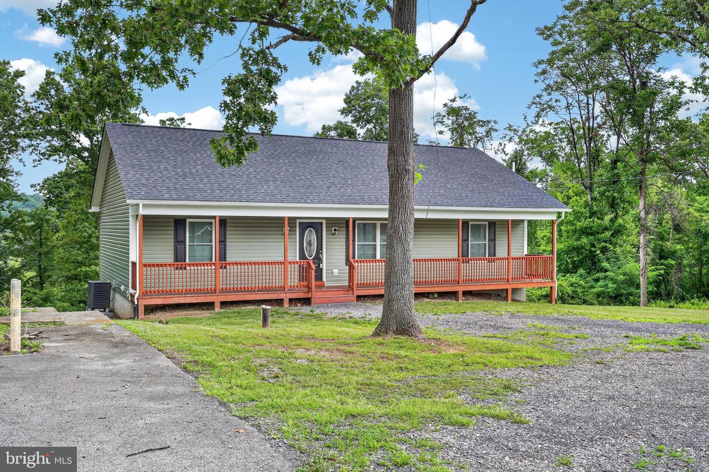 643 Pine Ridge Dr Property Photo 3