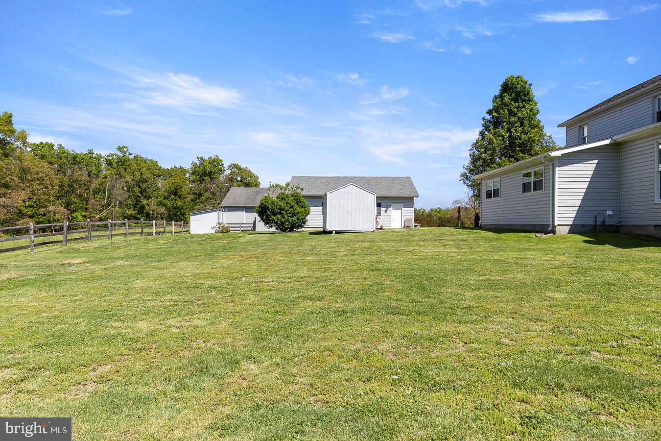 485 Esteppe Rd Property Photo 3