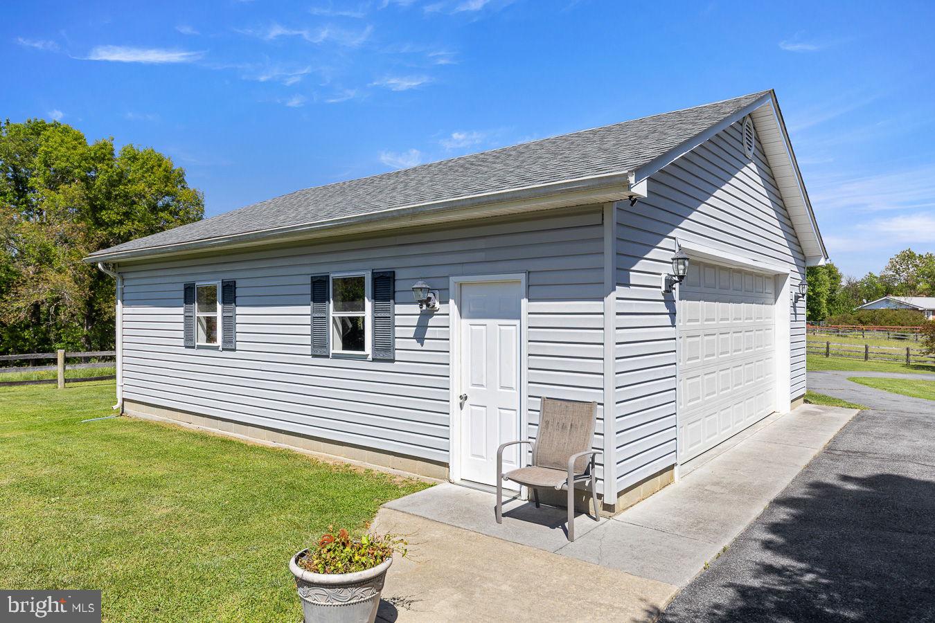 485 Esteppe Rd Property Photo 7