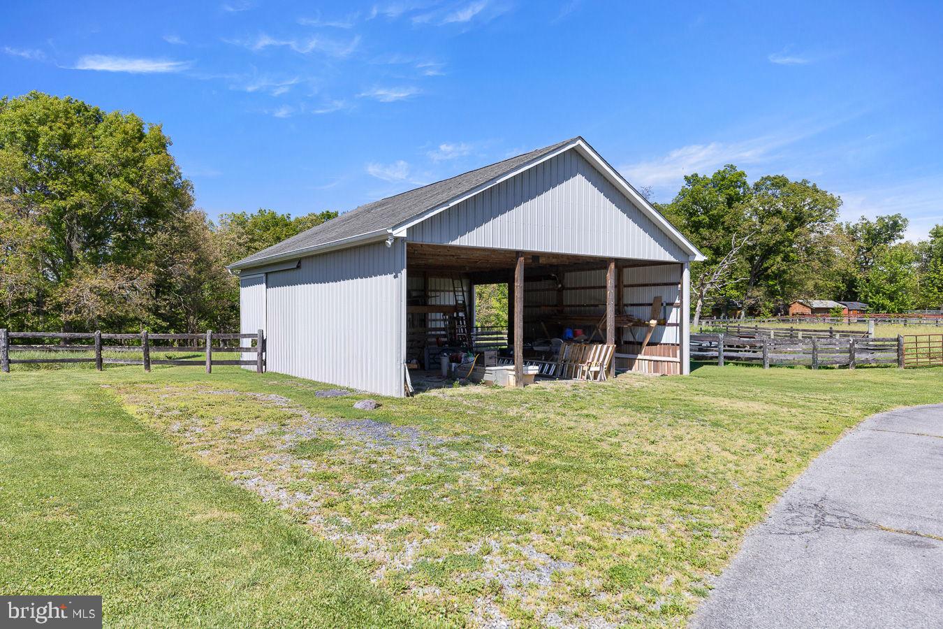485 Esteppe Rd Property Photo 8