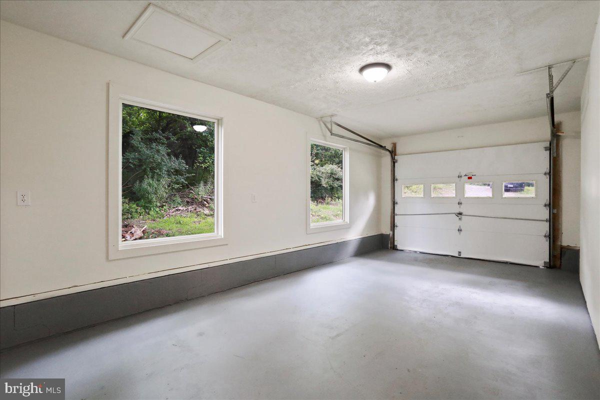 143 Zinn Way Property Photo 24