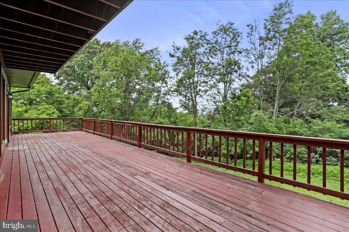 143 Zinn Way Property Photo 34
