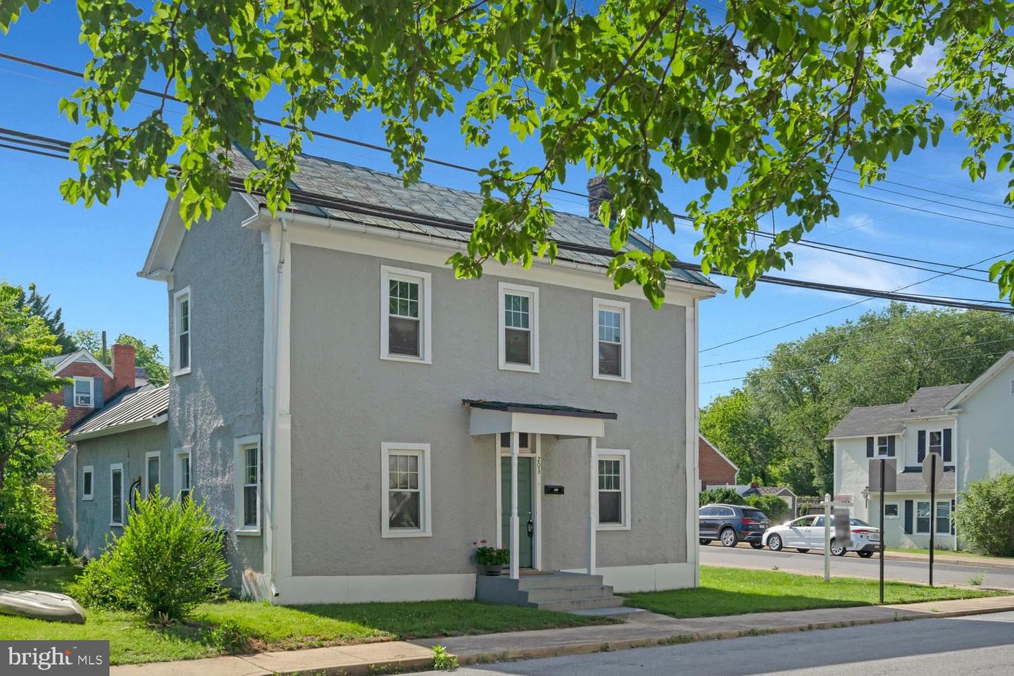 203 LEE ST