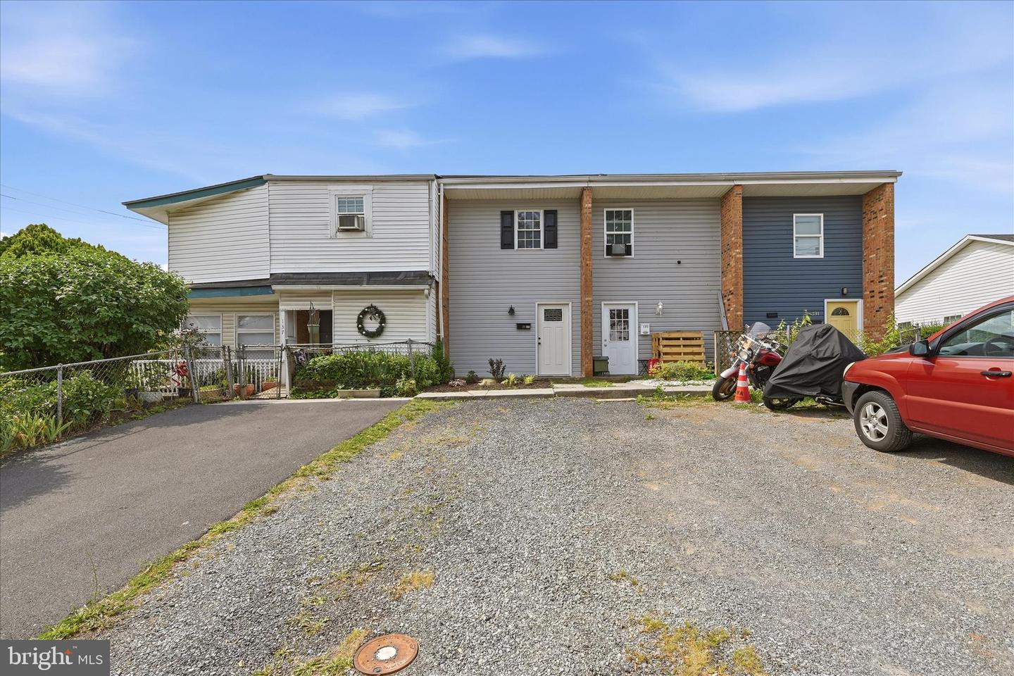 135 BEEDEN LN Property Photo 1