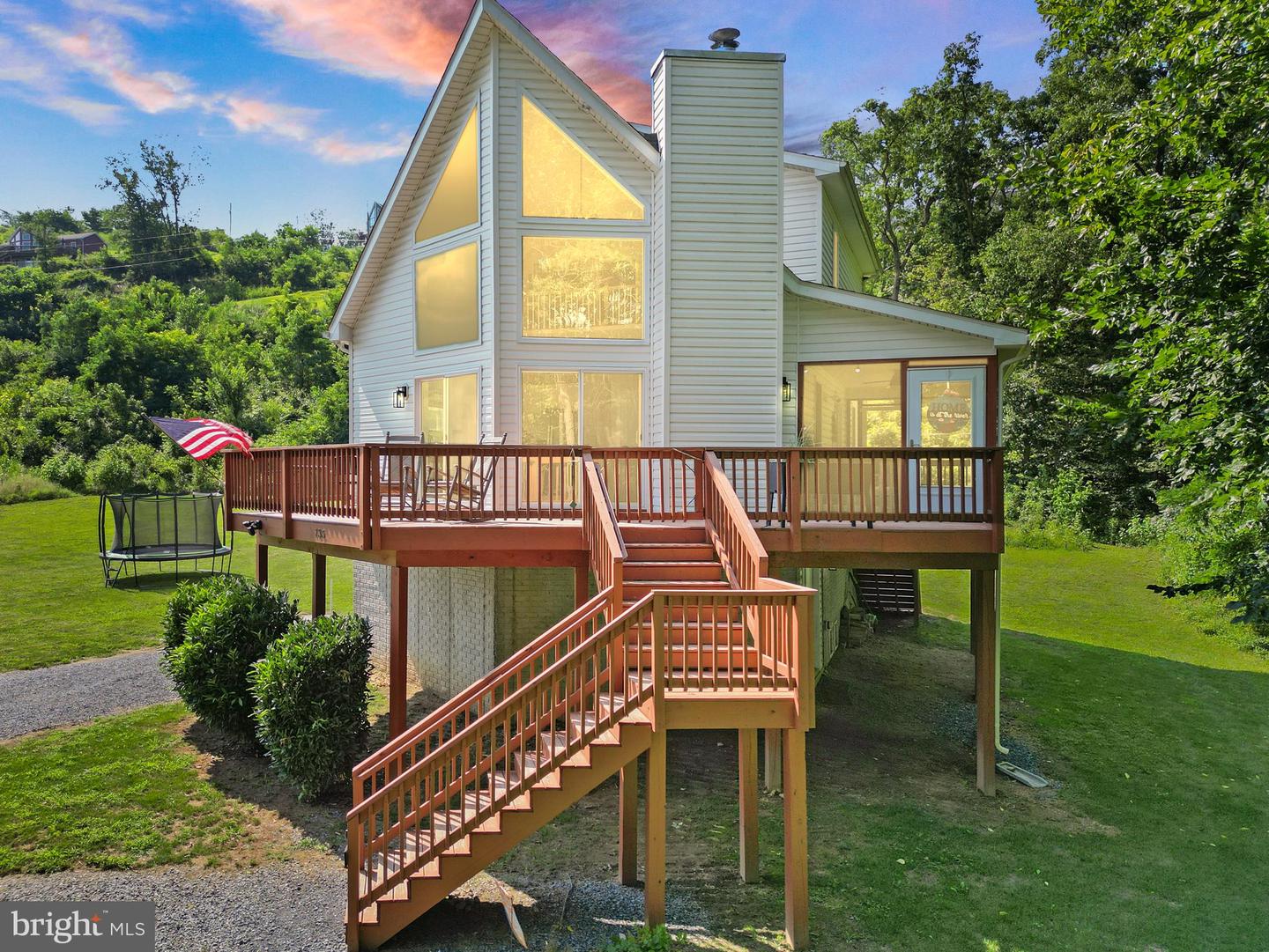 735 Sunset Village Rd Property Photo 1