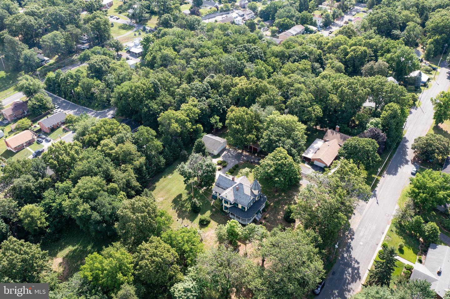 413 Grand Ave Property Photo 5