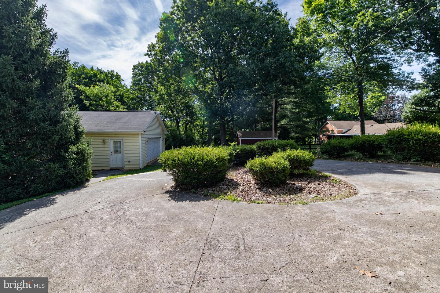 413 Grand Ave Property Photo 6