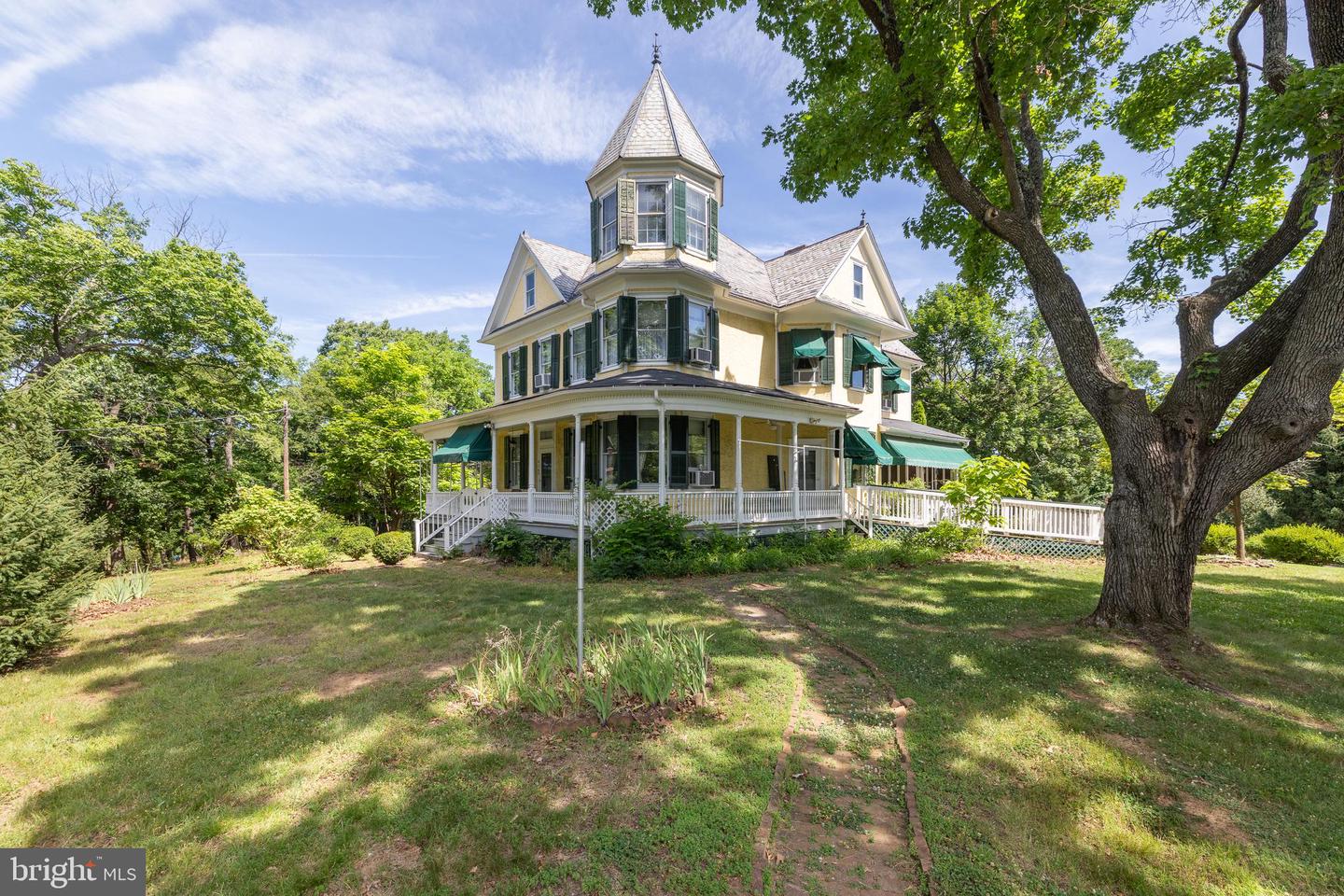 413 Grand Ave Property Photo 48