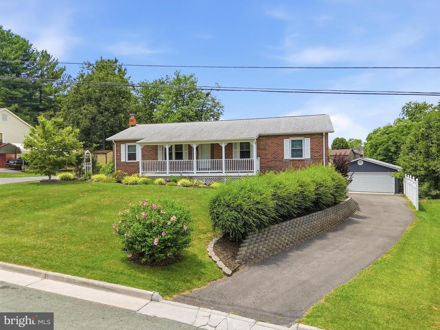 11 Ashlawn Ct Property Photo 1