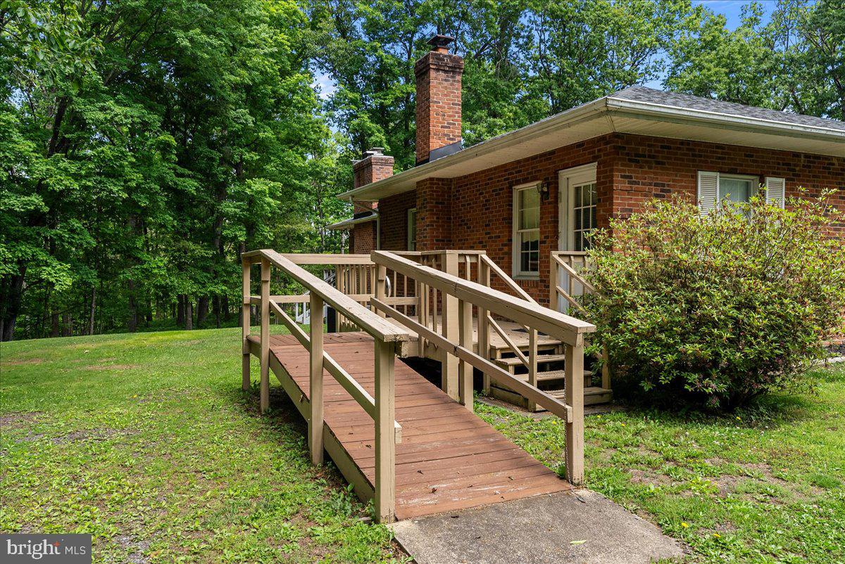 298 Mcdaniel Ln Property Photo 3