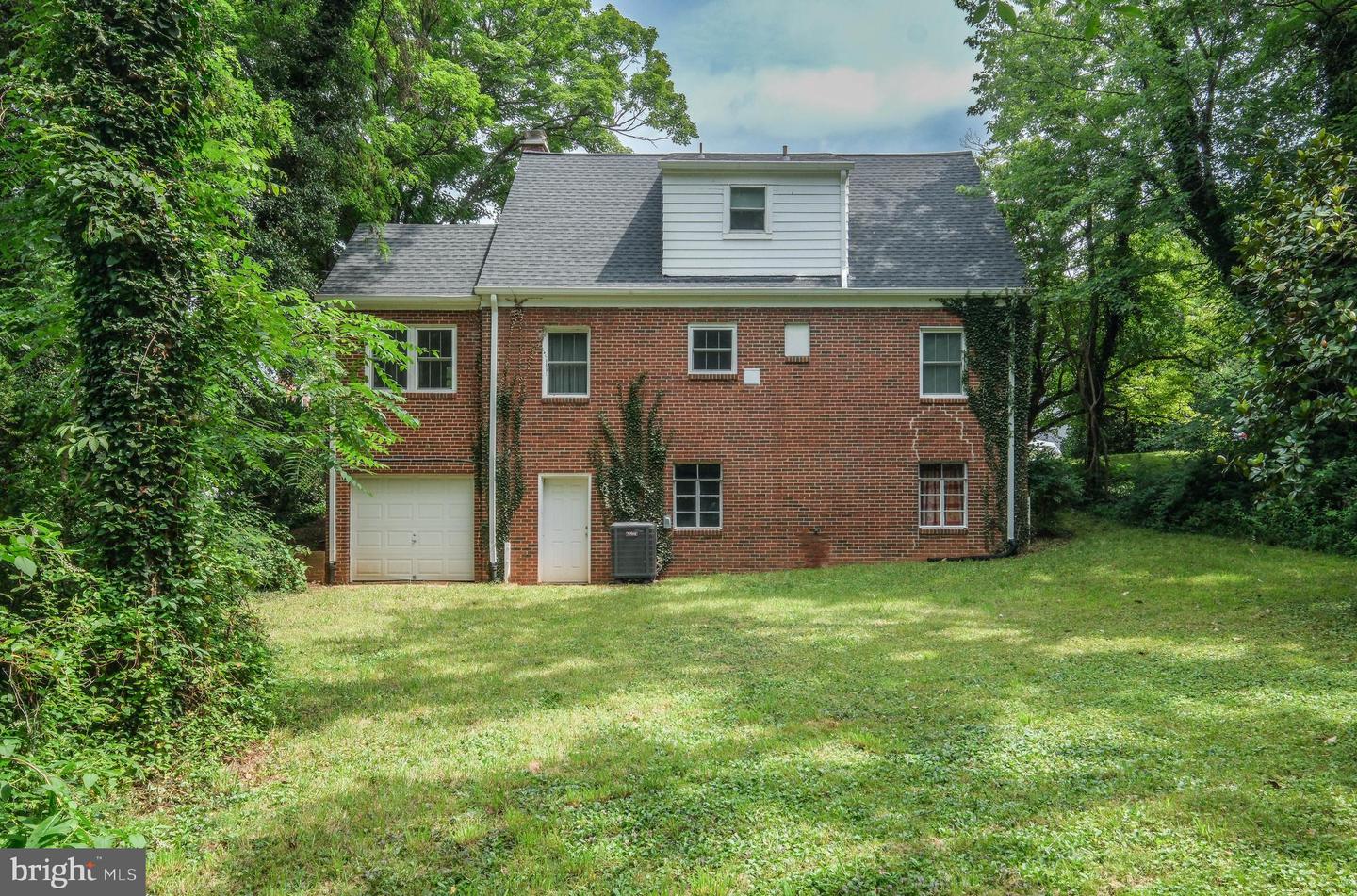 208 Salem Ave Property Photo 3