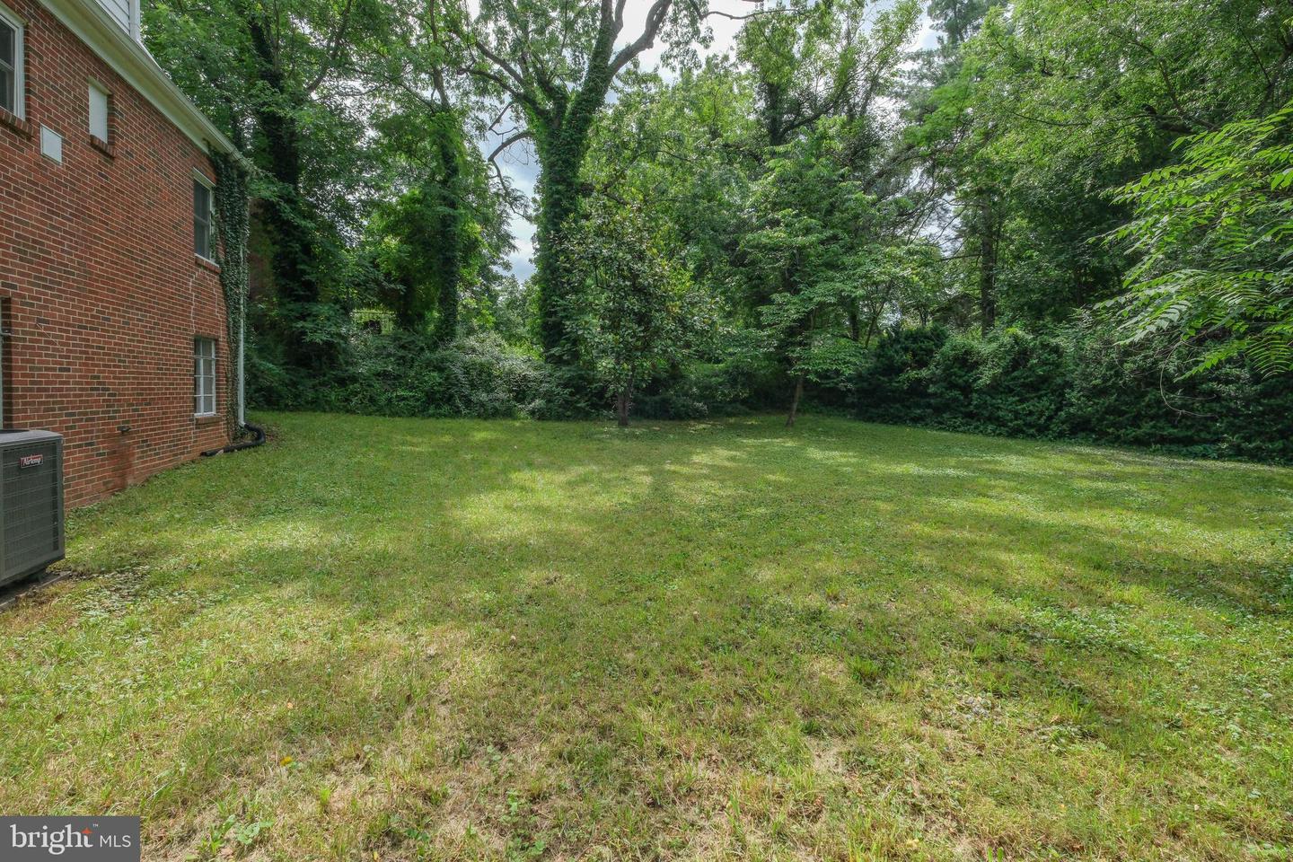 208 Salem Ave Property Photo 4