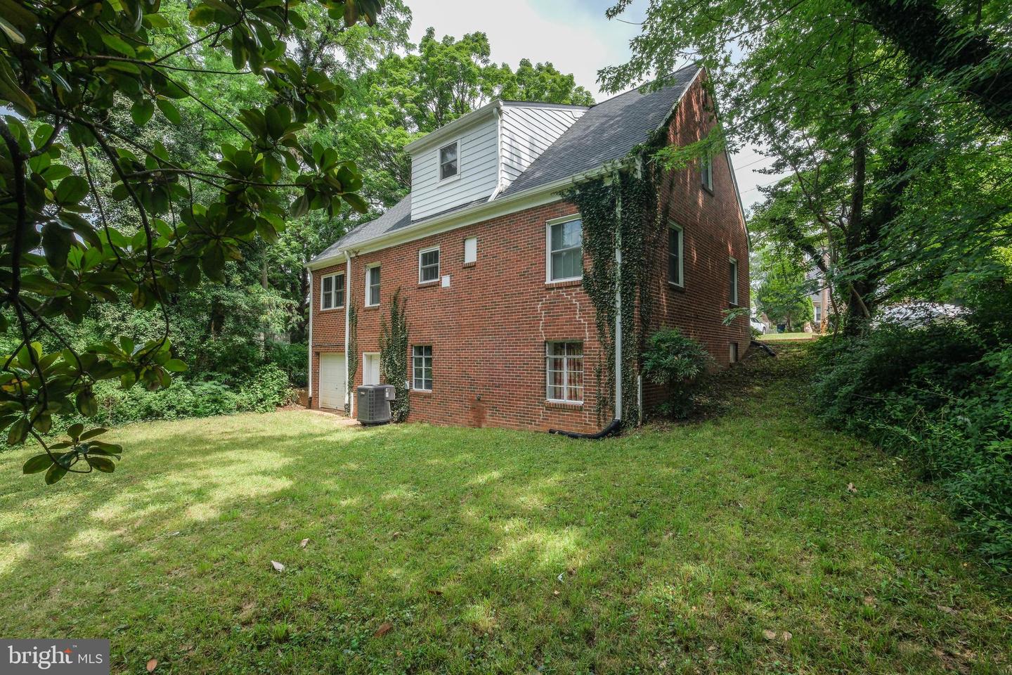 208 Salem Ave Property Photo 5