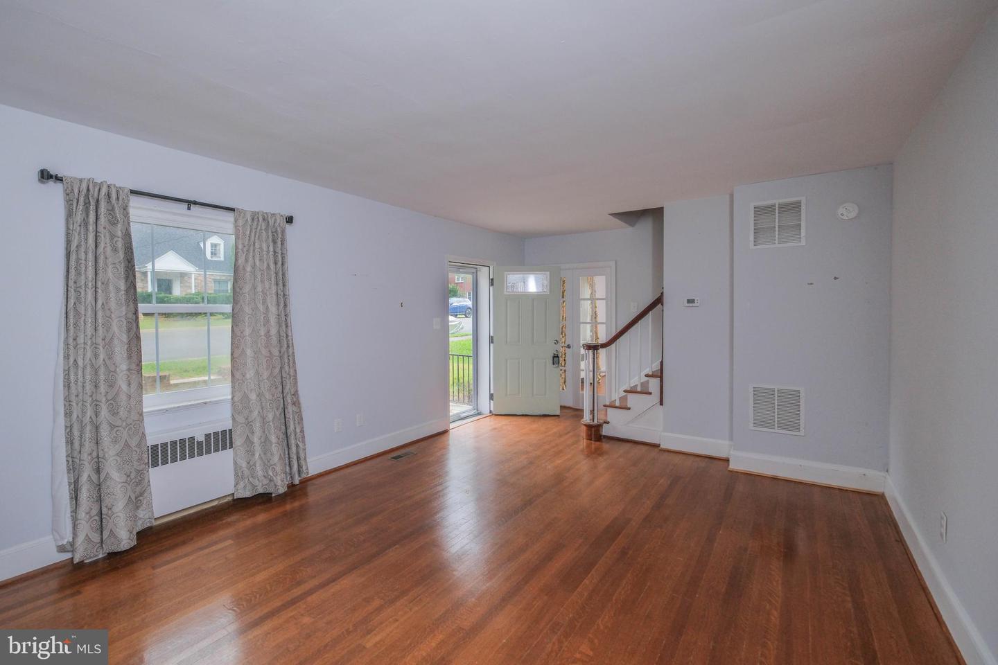208 Salem Ave Property Photo 7