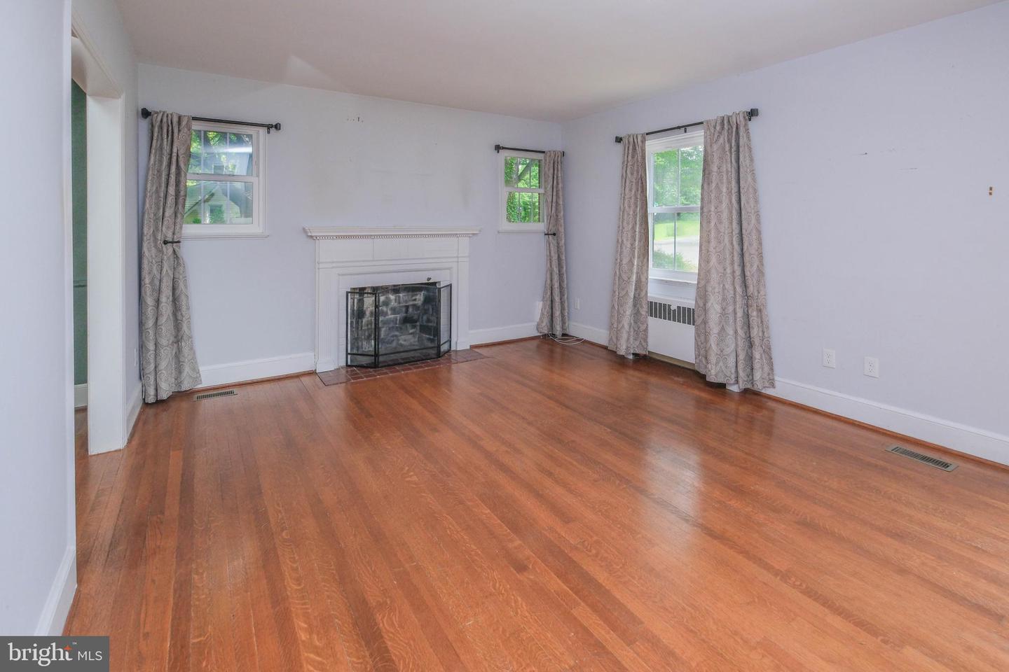 208 Salem Ave Property Photo 9