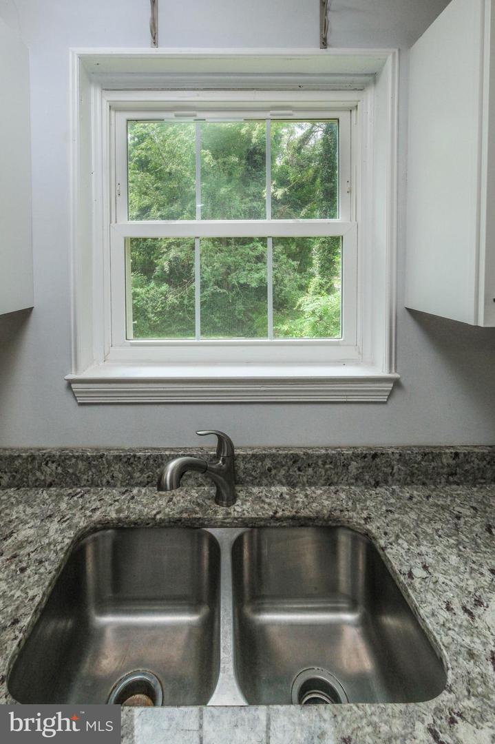 208 Salem Ave Property Photo 14