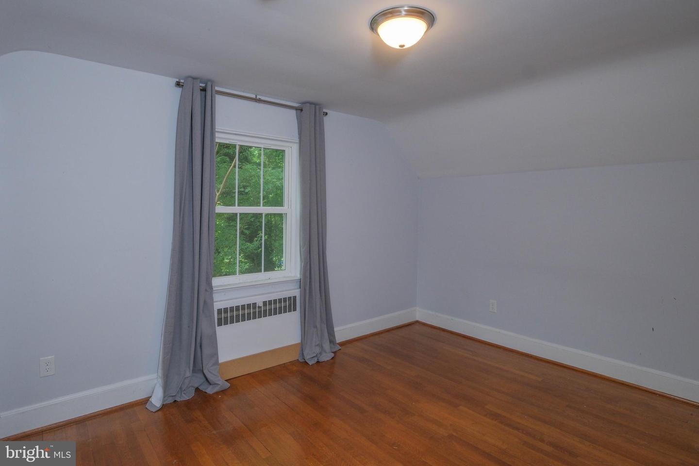 208 Salem Ave Property Photo 36
