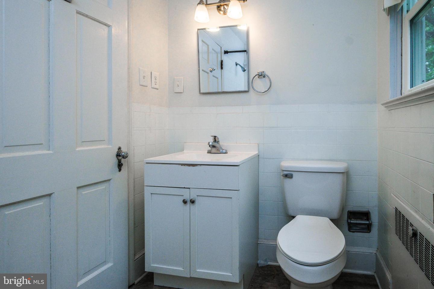 208 Salem Ave Property Photo 39