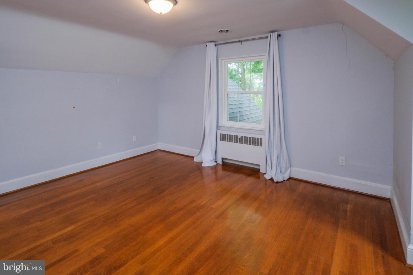 208 Salem Ave Property Photo 43