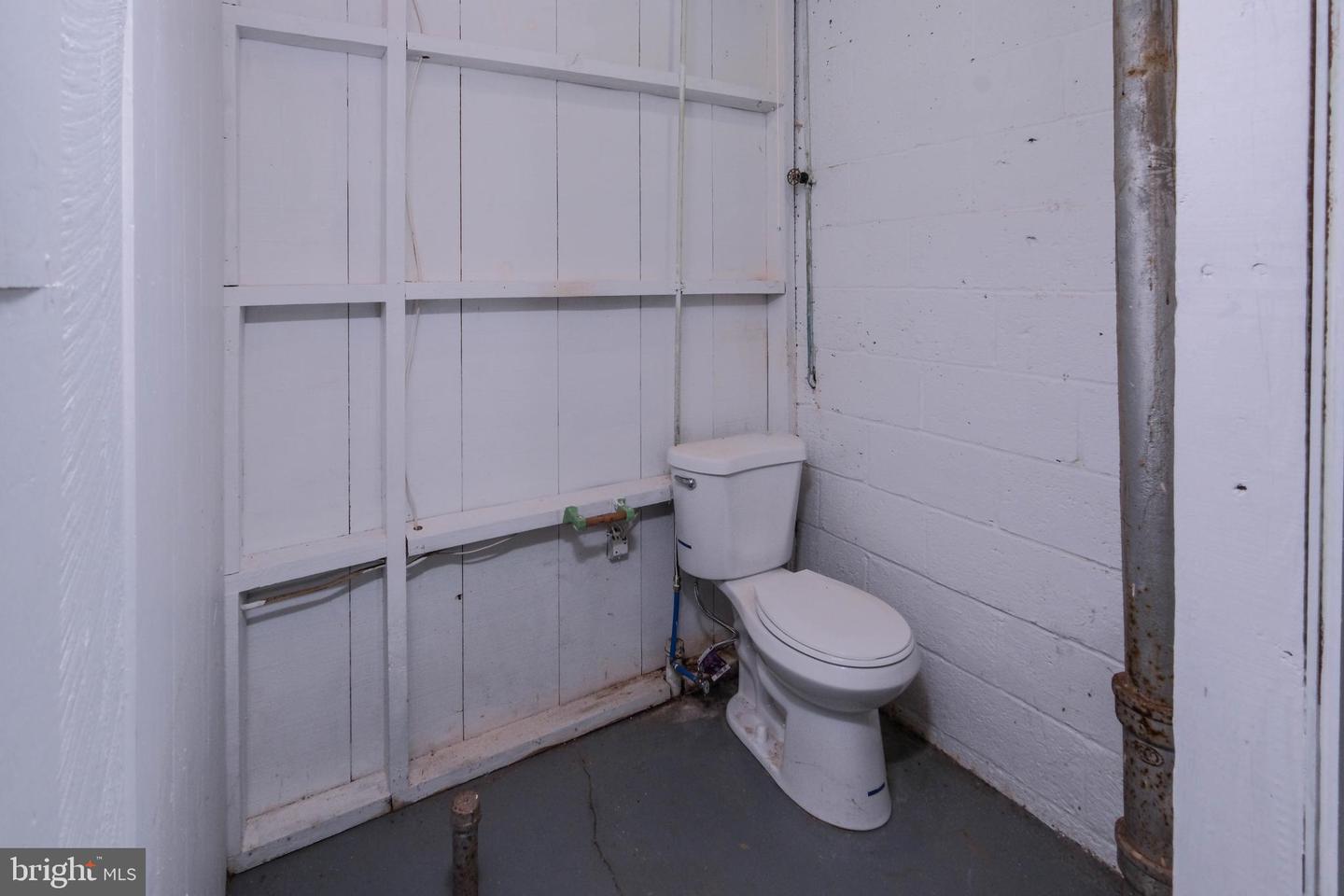 208 Salem Ave Property Photo 50